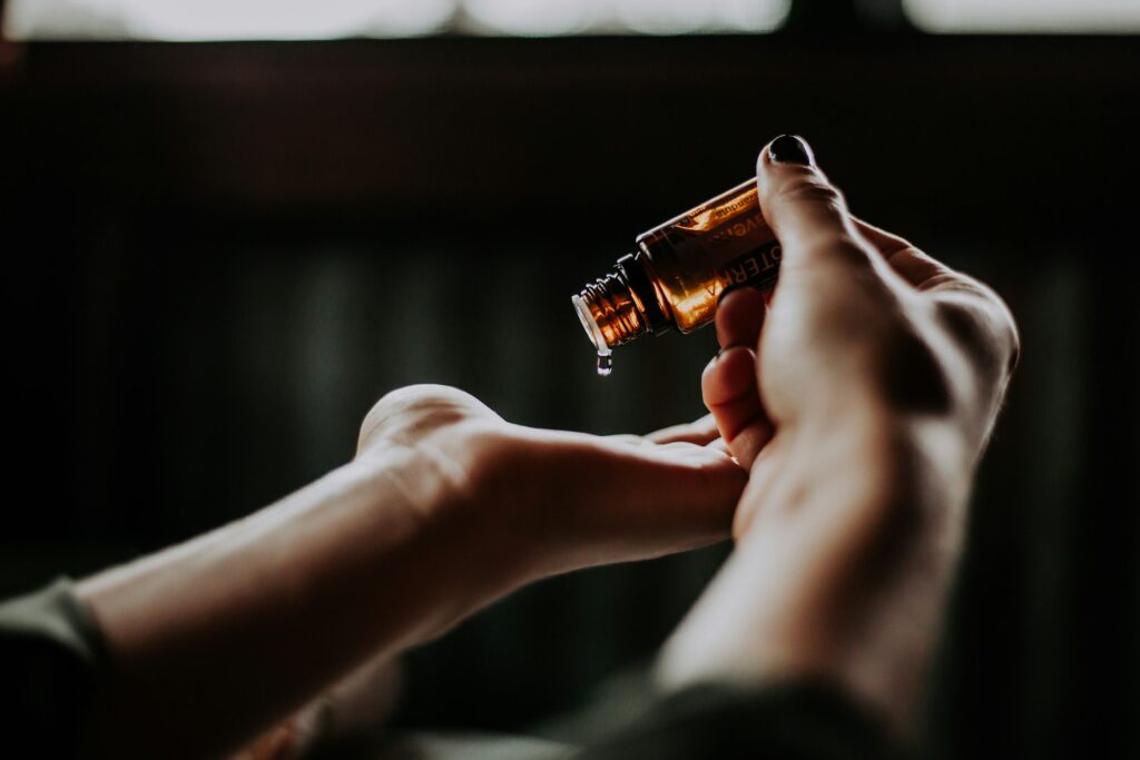 Golden oil pour